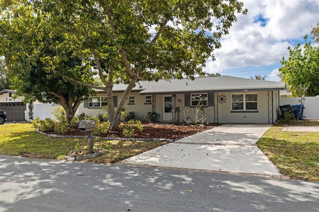 For Rent: $4,200 (3 beds, 2 baths, 1278 Square Feet)