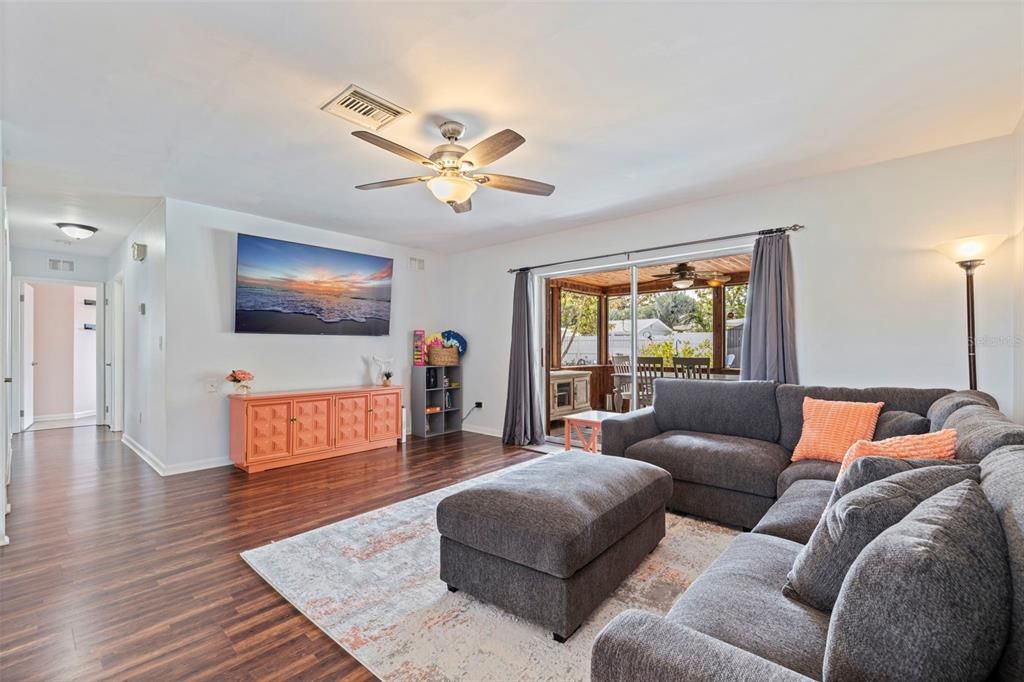For Rent: $4,200 (3 beds, 2 baths, 1278 Square Feet)
