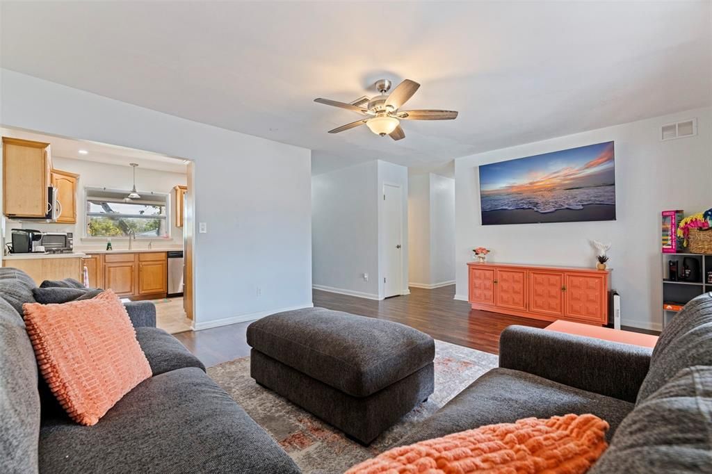 For Rent: $4,200 (3 beds, 2 baths, 1278 Square Feet)