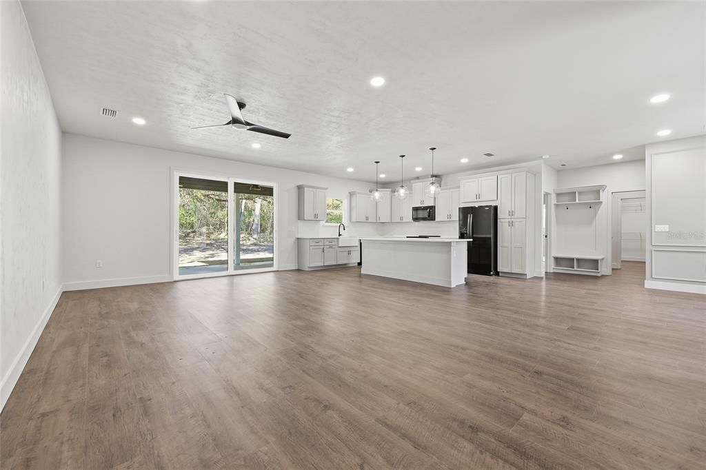 En Venta: $599,900 (4 camas, 2 baños, 1943 Pies cuadrados)