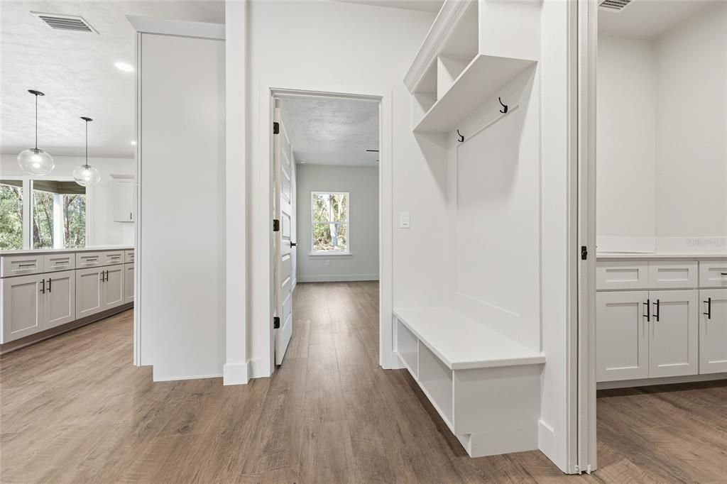 En Venta: $599,900 (4 camas, 2 baños, 1943 Pies cuadrados)