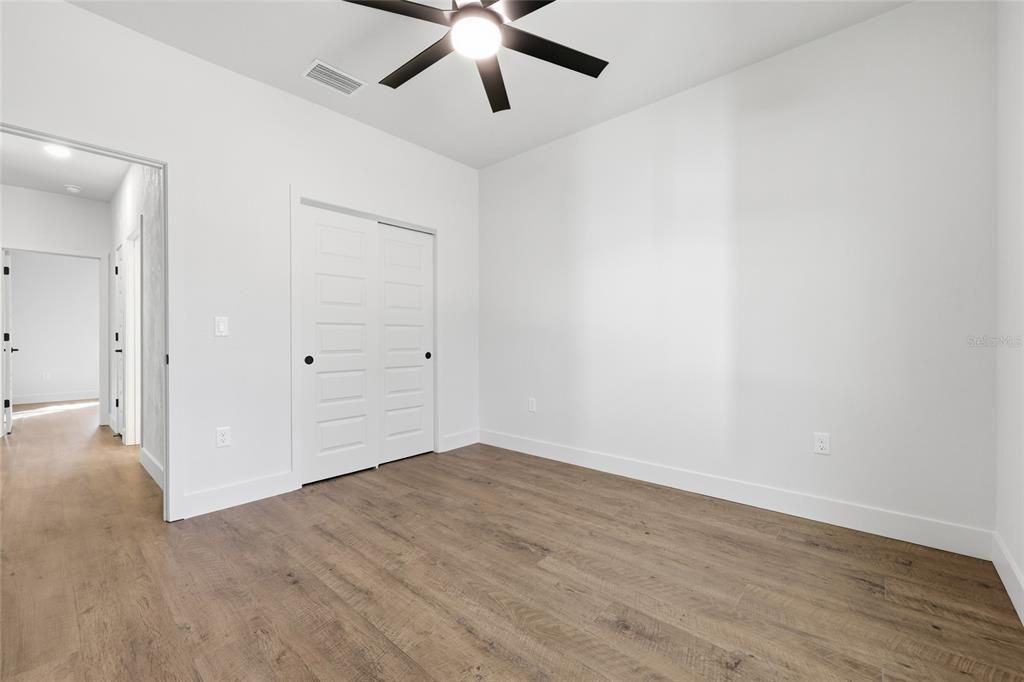 En Venta: $599,900 (4 camas, 2 baños, 1943 Pies cuadrados)