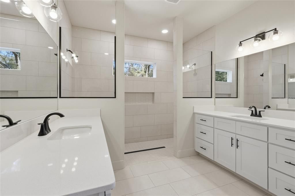 En Venta: $599,900 (4 camas, 2 baños, 1943 Pies cuadrados)