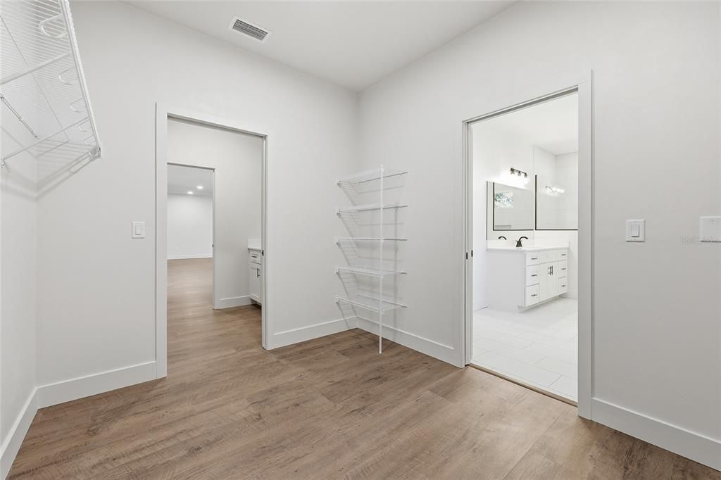 En Venta: $599,900 (4 camas, 2 baños, 1943 Pies cuadrados)