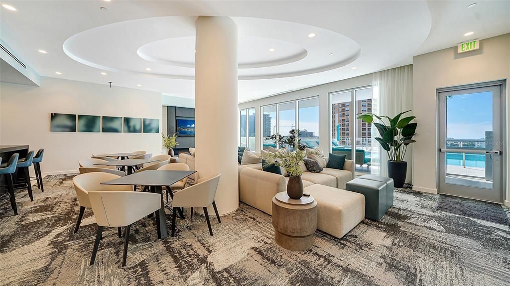 Activo con contrato: $1,850,000 (3 camas, 3 baños, 2184 Pies cuadrados)