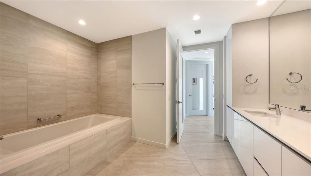 For Sale: $1,850,000 (3 beds, 3 baths, 2184 Square Feet)