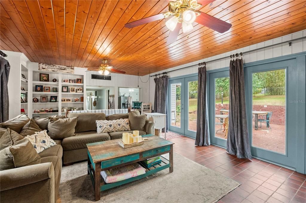 На продажу: $495,000 (5 спален, 2 ванн, 3140 Квадратных фут)
