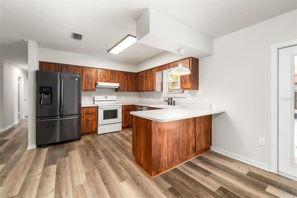 Activo con contrato: $299,500 (3 camas, 2 baños, 1584 Pies cuadrados)