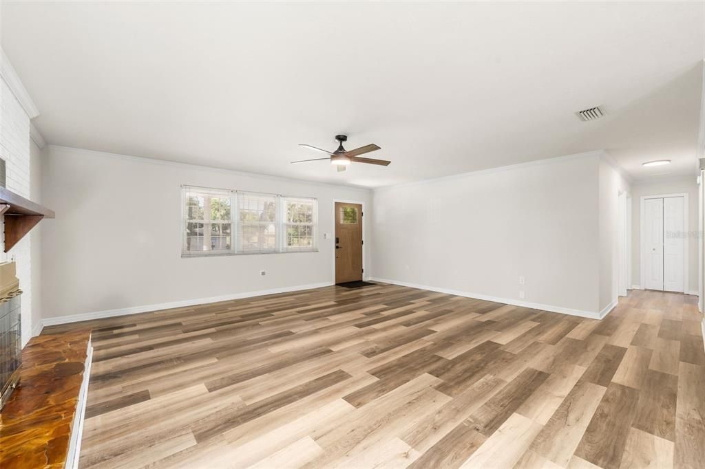 Activo con contrato: $299,500 (3 camas, 2 baños, 1584 Pies cuadrados)