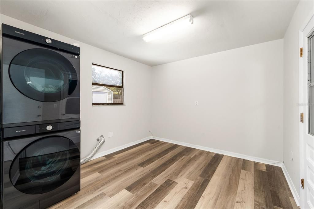 Activo con contrato: $299,500 (3 camas, 2 baños, 1584 Pies cuadrados)