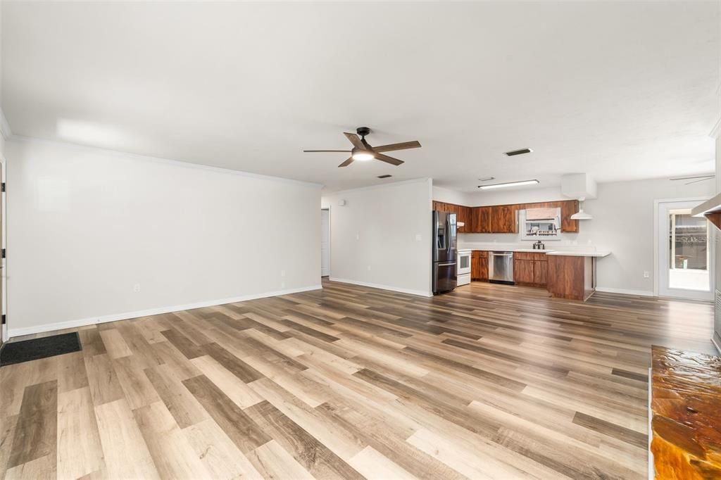Activo con contrato: $299,500 (3 camas, 2 baños, 1584 Pies cuadrados)