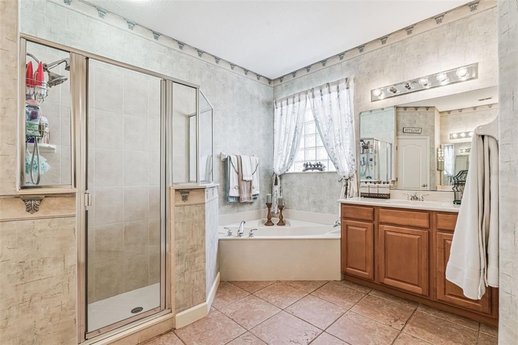 Activo con contrato: $850,000 (5 camas, 4 baños, 3909 Pies cuadrados)