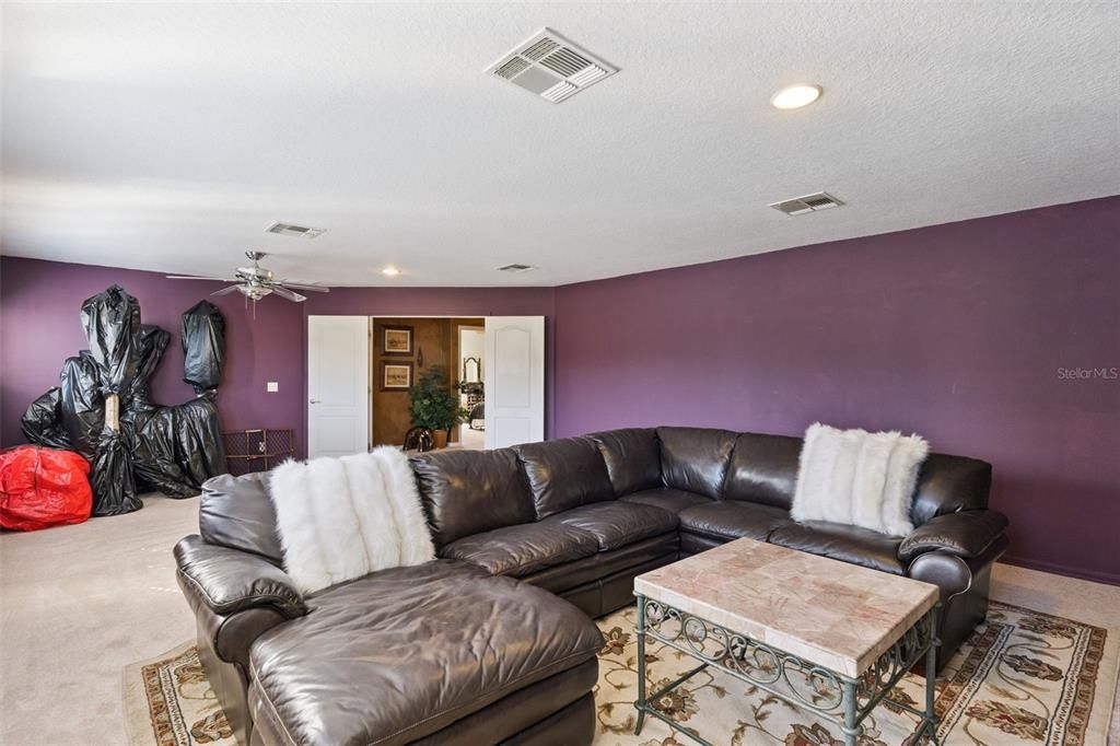Activo con contrato: $850,000 (5 camas, 4 baños, 3909 Pies cuadrados)