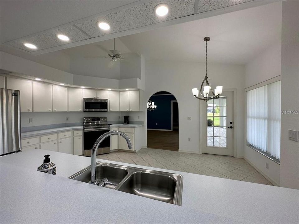Active With Contract: $2,150 (3 beds, 2 baths, 2039 Square Feet)