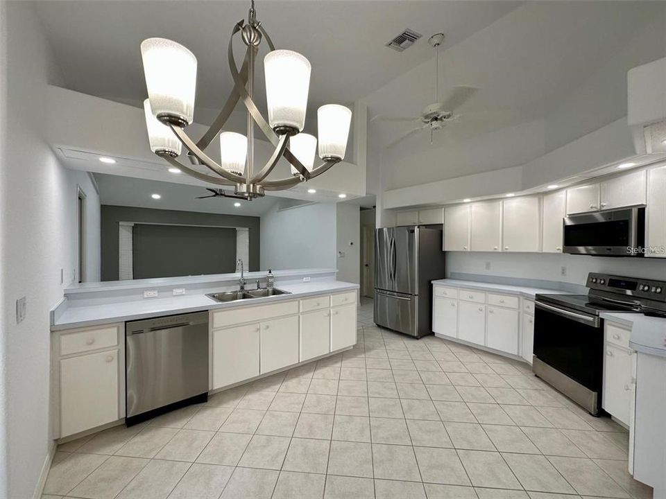 Active With Contract: $2,150 (3 beds, 2 baths, 2039 Square Feet)