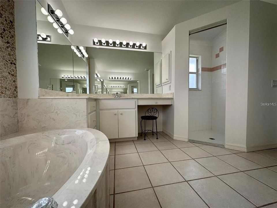 Active With Contract: $2,150 (3 beds, 2 baths, 2039 Square Feet)