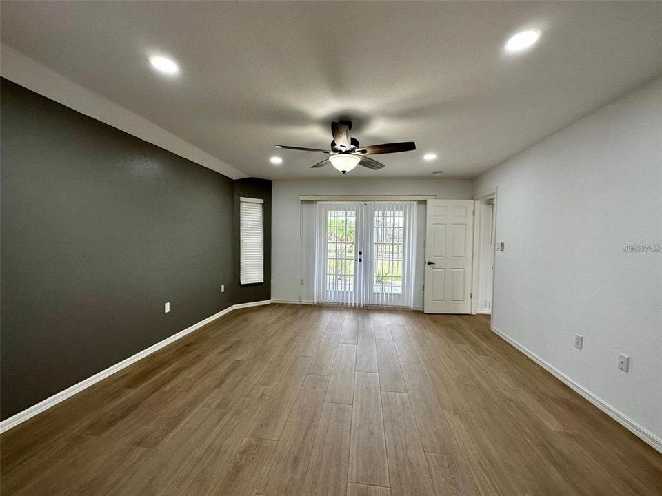 Active With Contract: $2,150 (3 beds, 2 baths, 2039 Square Feet)