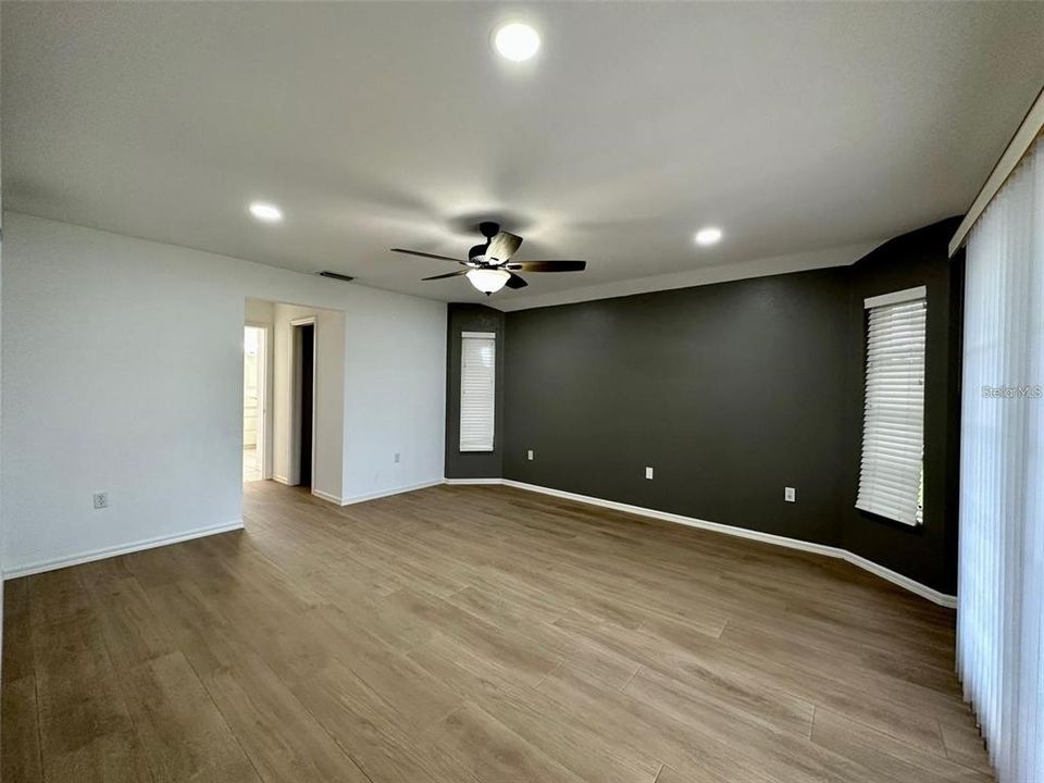 Active With Contract: $2,150 (3 beds, 2 baths, 2039 Square Feet)