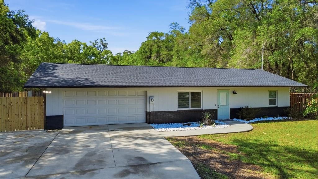 For Rent: $2,850 (2 beds, 1 baths, 900 Square Feet)