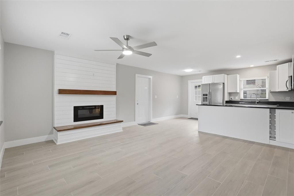 For Rent: $2,850 (2 beds, 1 baths, 900 Square Feet)