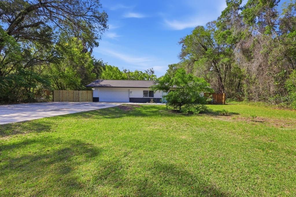For Rent: $2,850 (2 beds, 1 baths, 900 Square Feet)