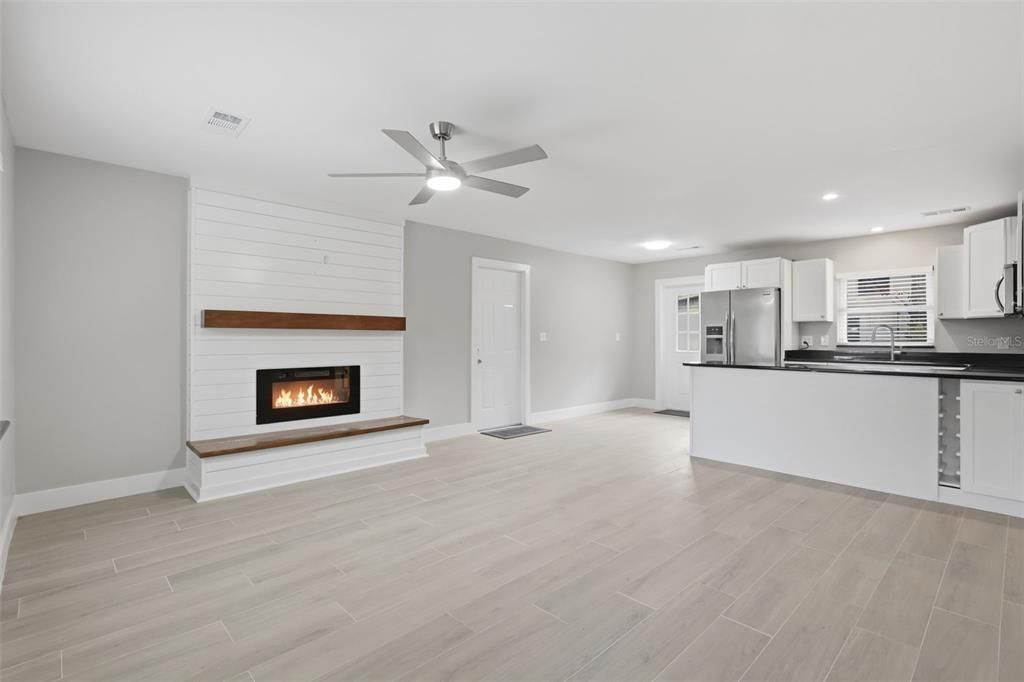 For Rent: $2,850 (2 beds, 1 baths, 900 Square Feet)
