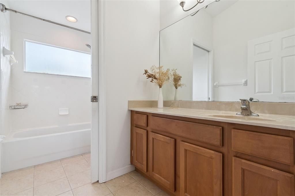 En Venta: $599,000 (5 camas, 3 baños, 3668 Pies cuadrados)
