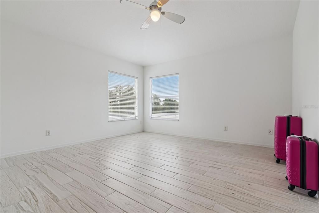 En Venta: $599,000 (5 camas, 3 baños, 3668 Pies cuadrados)