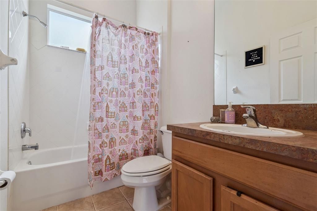 En Venta: $599,000 (5 camas, 3 baños, 3668 Pies cuadrados)