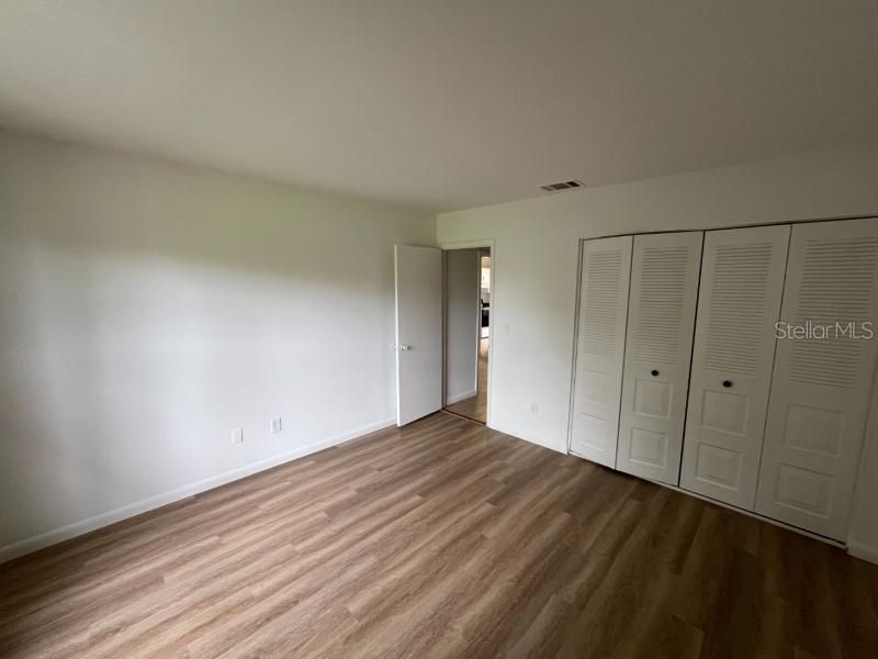Activo con contrato: $179,900 (2 camas, 1 baños, 921 Pies cuadrados)