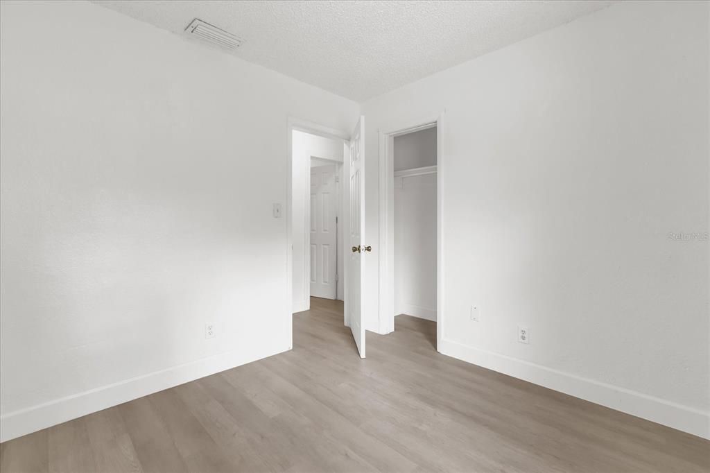 Activo con contrato: $299,900 (4 camas, 3 baños, 1678 Pies cuadrados)