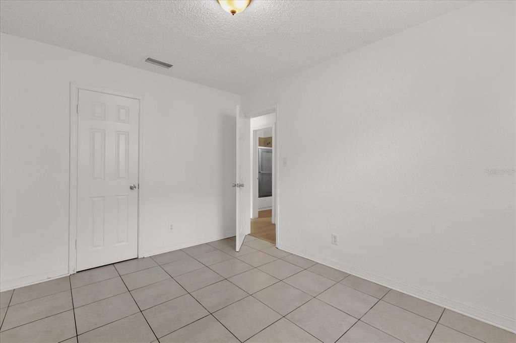 Activo con contrato: $299,900 (4 camas, 3 baños, 1678 Pies cuadrados)