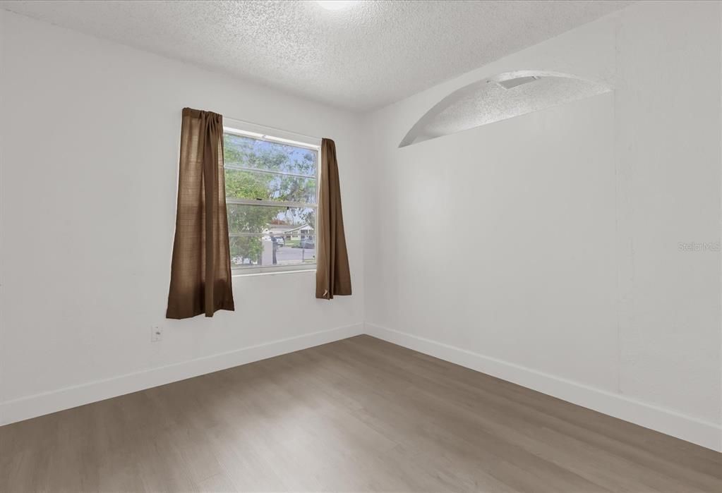 Activo con contrato: $299,900 (4 camas, 3 baños, 1678 Pies cuadrados)