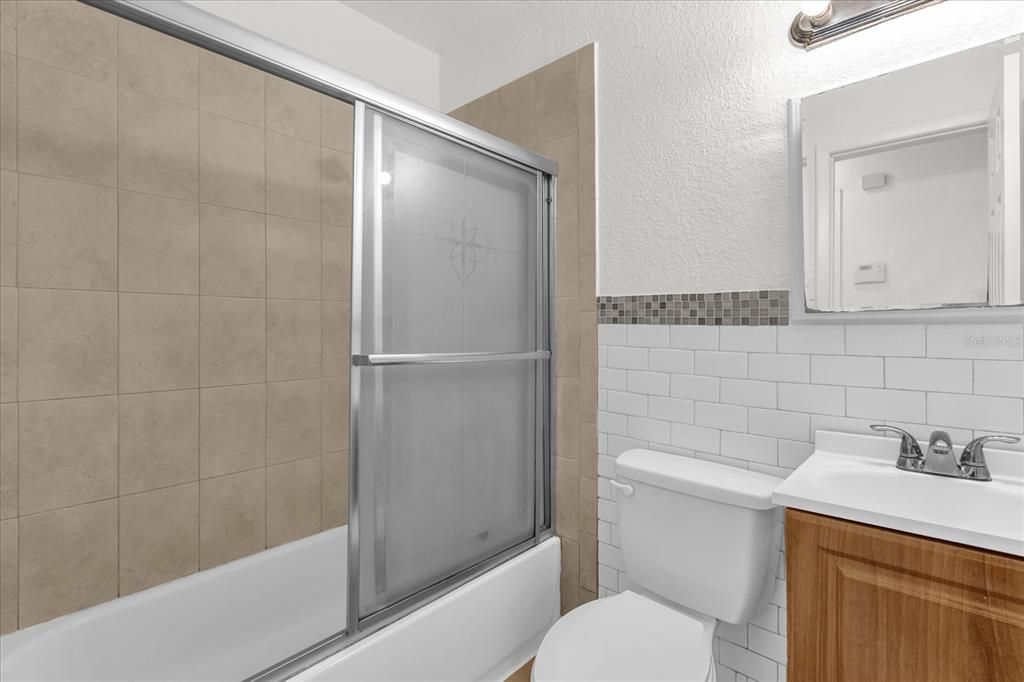 Activo con contrato: $299,900 (4 camas, 3 baños, 1678 Pies cuadrados)