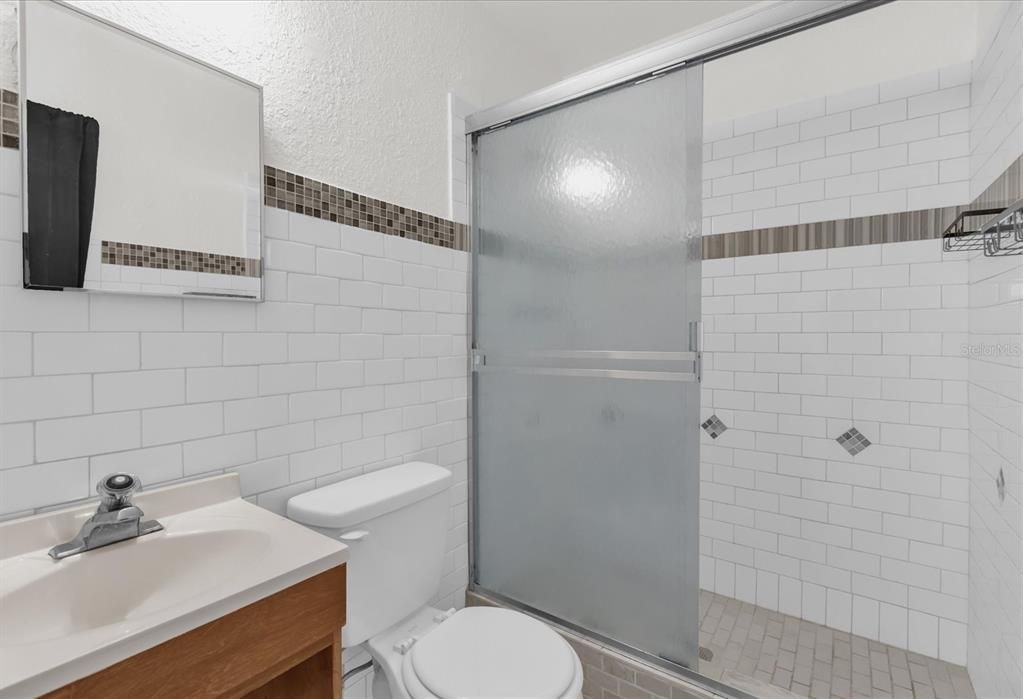 Activo con contrato: $299,900 (4 camas, 3 baños, 1678 Pies cuadrados)