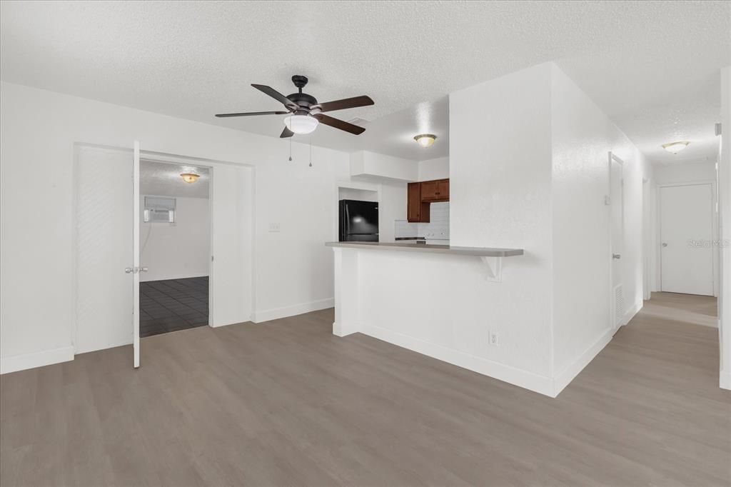 Activo con contrato: $299,900 (4 camas, 3 baños, 1678 Pies cuadrados)