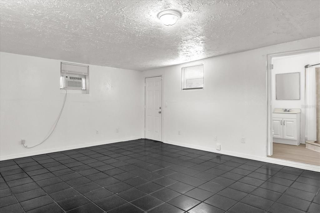 Activo con contrato: $299,900 (4 camas, 3 baños, 1678 Pies cuadrados)