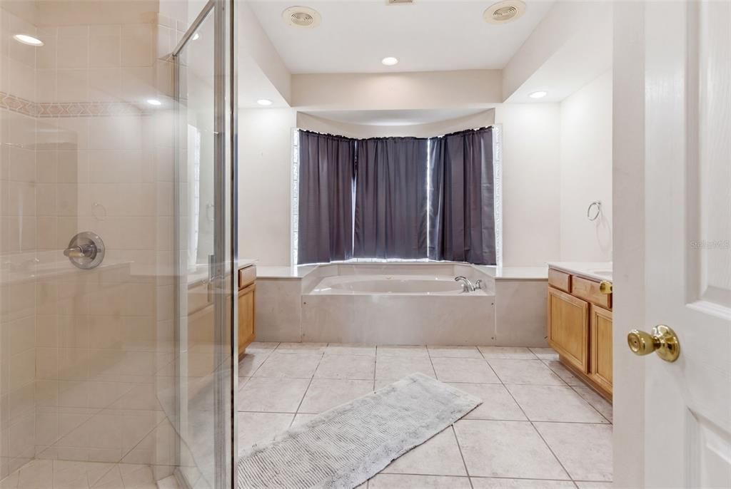 En Venta: $1,240,000 (4 camas, 3 baños, 3630 Pies cuadrados)