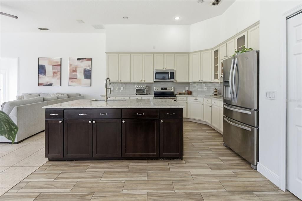 En Venta: $1,240,000 (4 camas, 3 baños, 3630 Pies cuadrados)