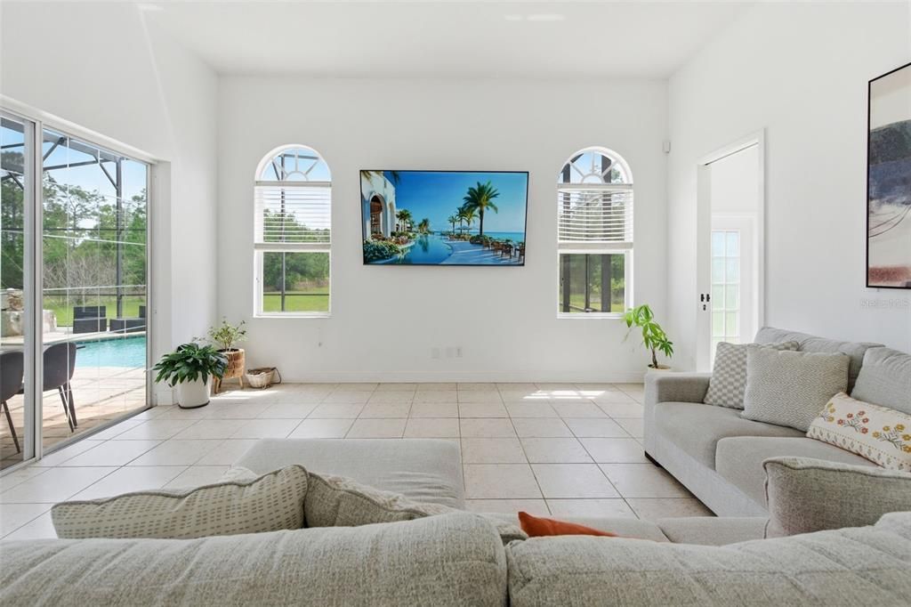 En Venta: $1,240,000 (4 camas, 3 baños, 3630 Pies cuadrados)