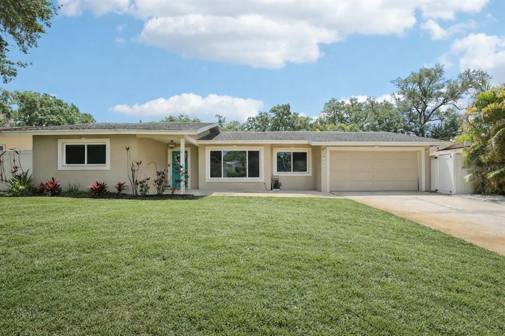 Active With Contract: $589,000 (3 beds, 2 baths, 1612 Square Feet)
