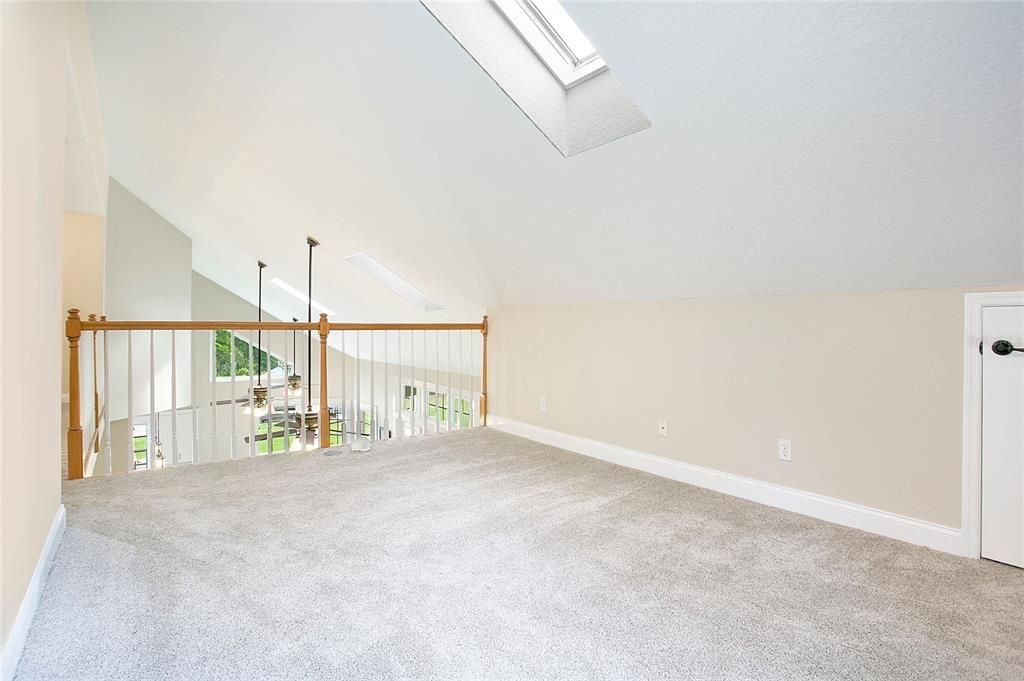 Activo con contrato: $885,000 (4 camas, 2 baños, 2972 Pies cuadrados)