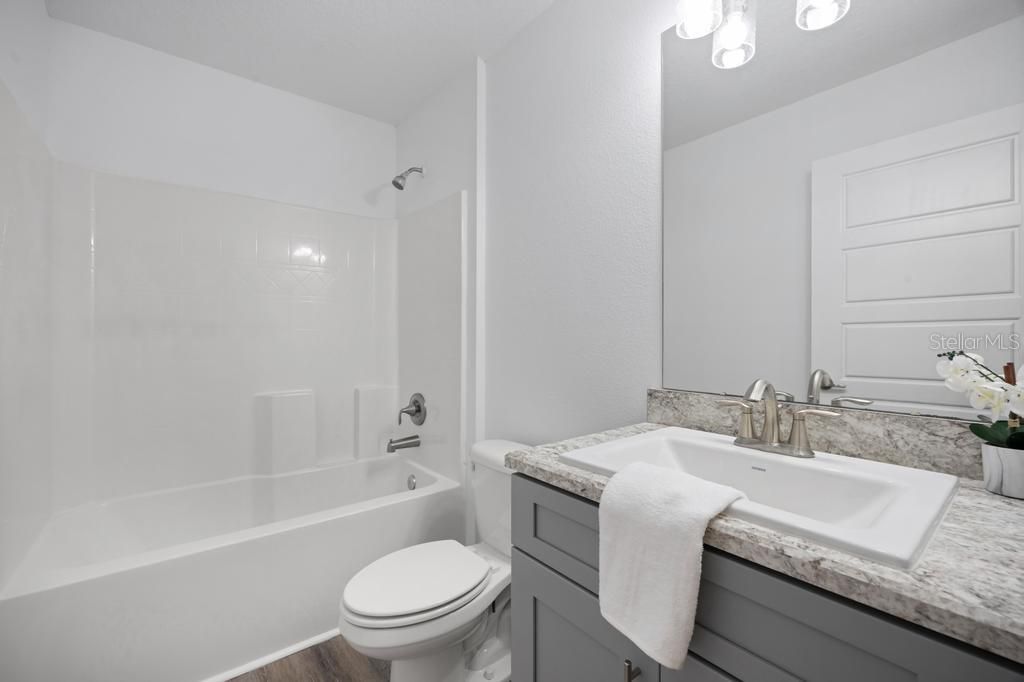 Под контрактом: $329,990 (4 спален, 2 ванн, 1752 Квадратных фут)