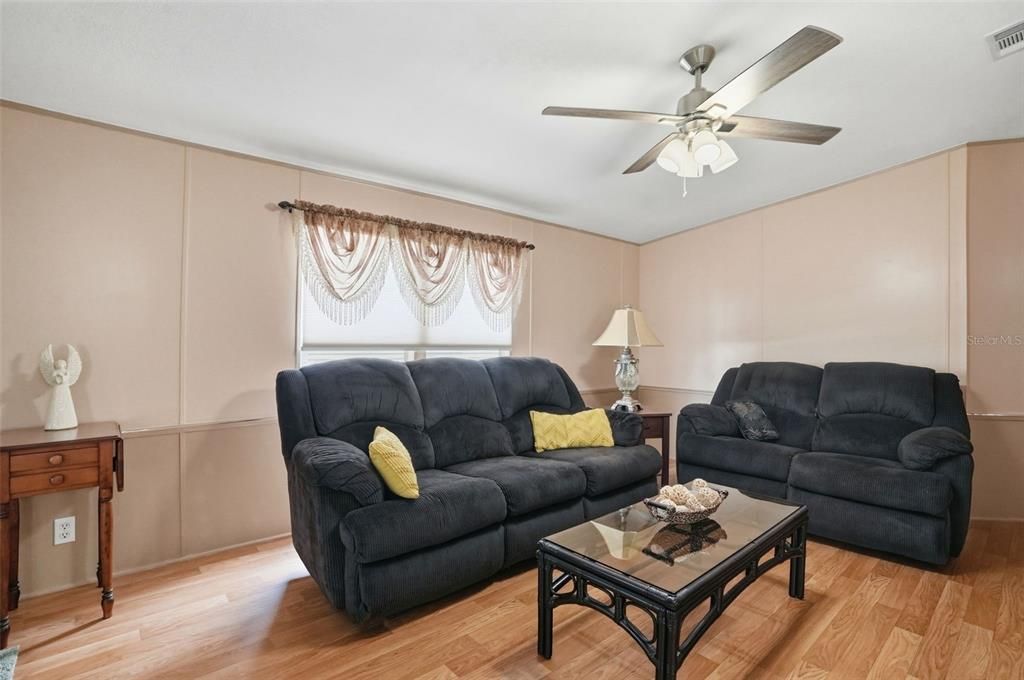 For Sale: $160,000 (2 beds, 2 baths, 960 Square Feet)