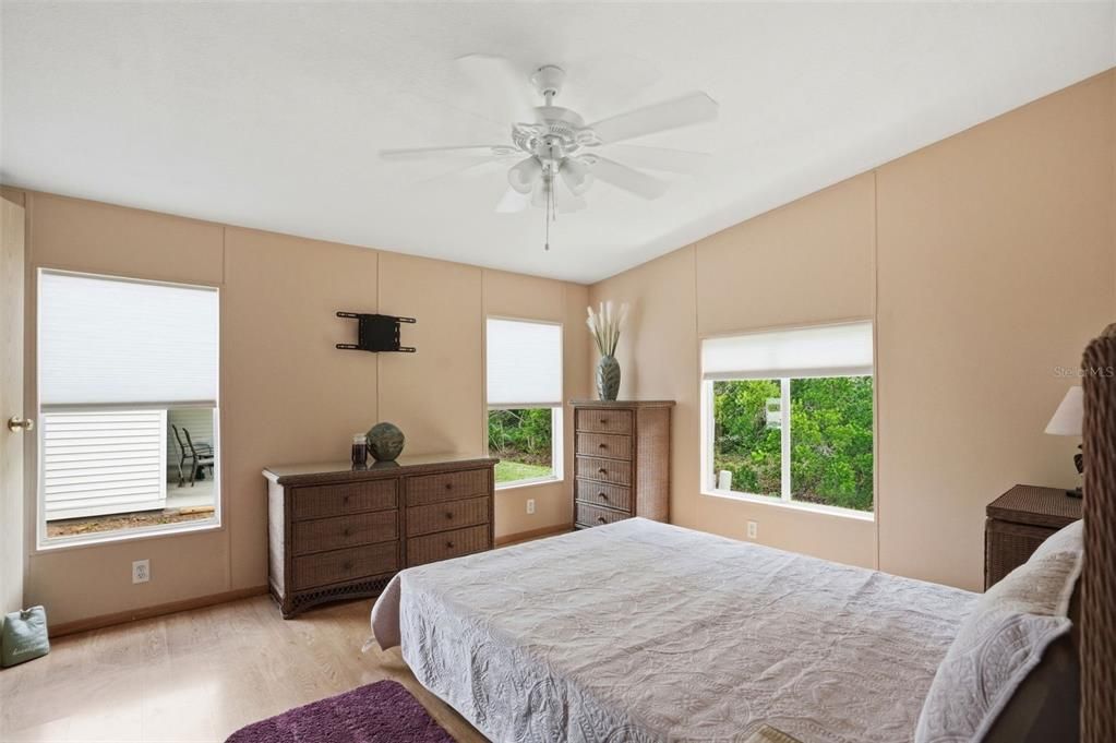 For Sale: $160,000 (2 beds, 2 baths, 960 Square Feet)