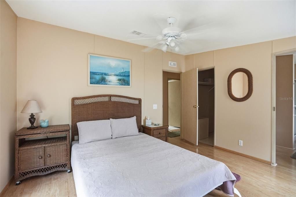 For Sale: $160,000 (2 beds, 2 baths, 960 Square Feet)