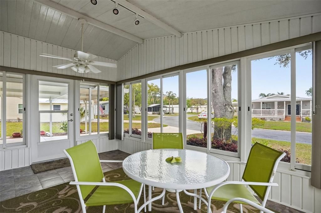 For Sale: $160,000 (2 beds, 2 baths, 960 Square Feet)