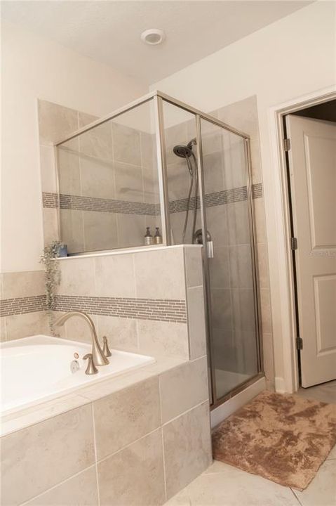 Activo con contrato: $285,000 (3 camas, 2 baños, 1915 Pies cuadrados)