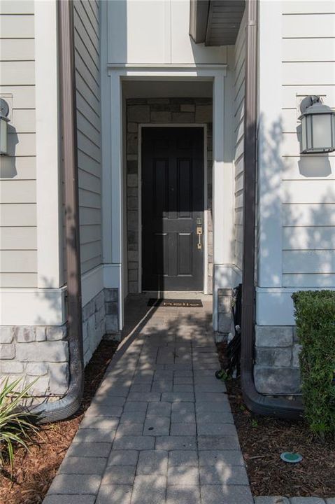 Activo con contrato: $285,000 (3 camas, 2 baños, 1915 Pies cuadrados)