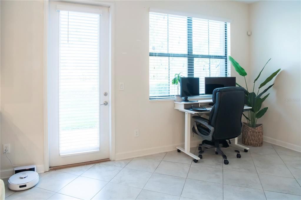 Activo con contrato: $285,000 (3 camas, 2 baños, 1915 Pies cuadrados)